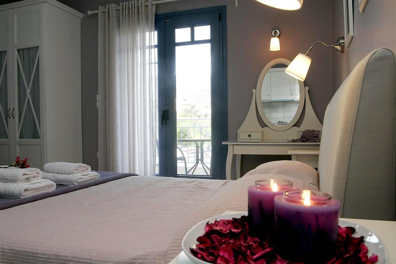 Boutique Hotel Iasmos Trizonia Bagian luar foto