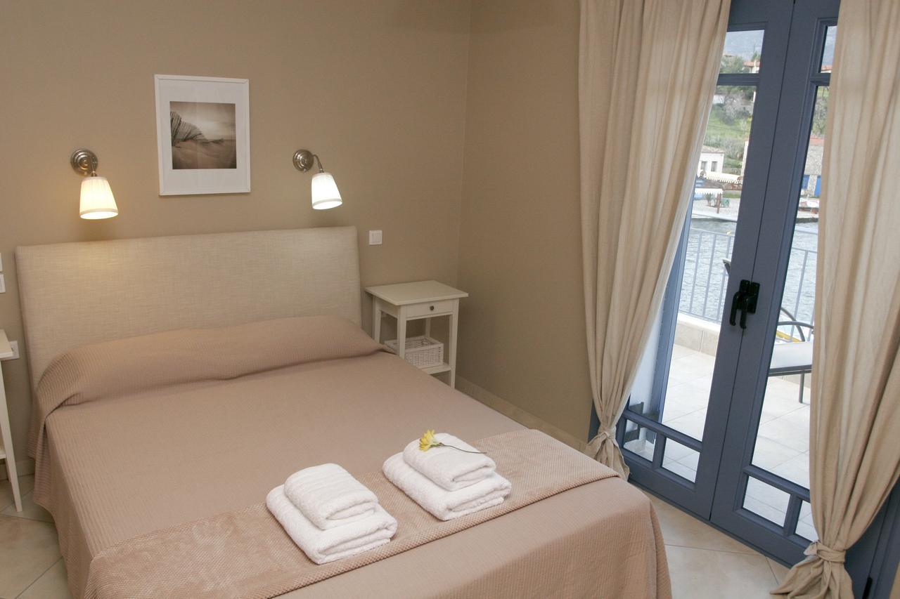 Boutique Hotel Iasmos Trizonia Bagian luar foto