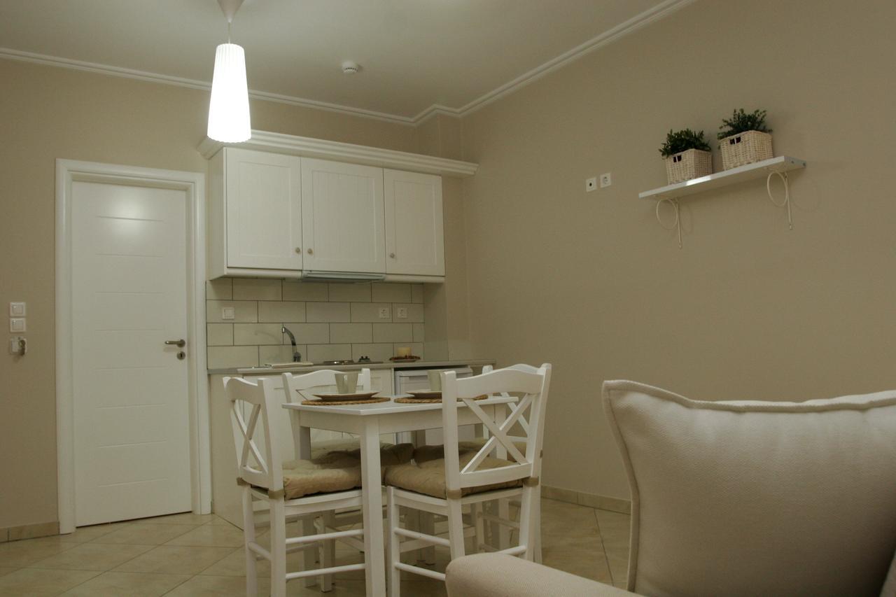 Boutique Hotel Iasmos Trizonia Bagian luar foto
