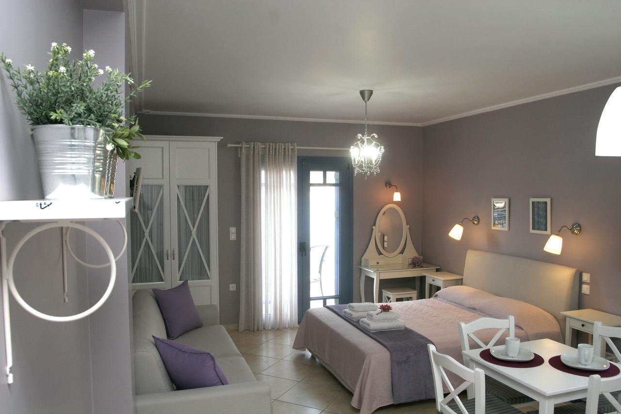 Boutique Hotel Iasmos Trizonia Bagian luar foto
