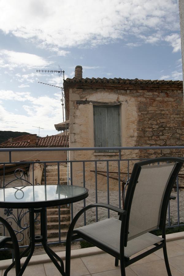 Boutique Hotel Iasmos Trizonia Bagian luar foto