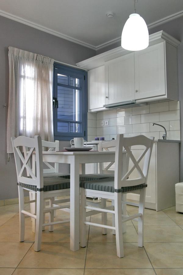 Boutique Hotel Iasmos Trizonia Bagian luar foto