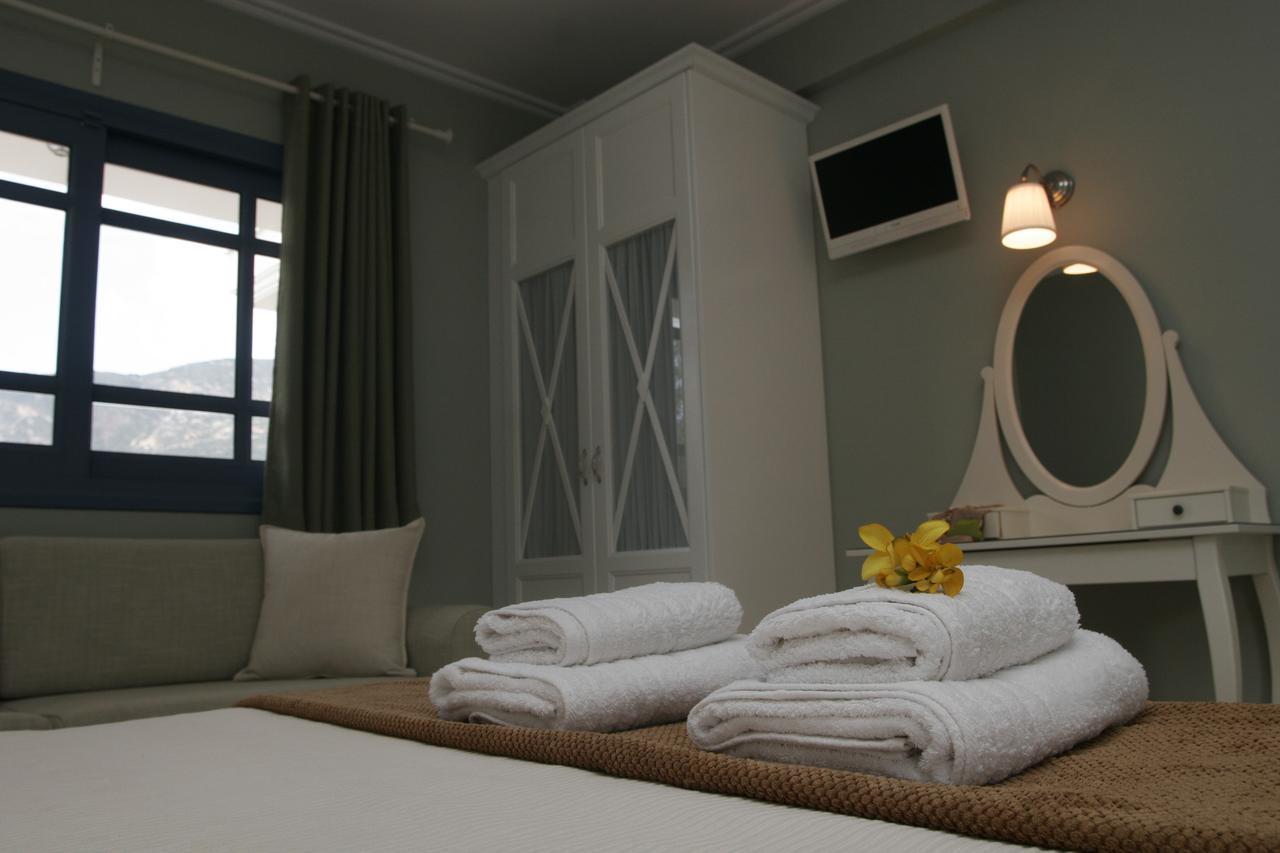 Boutique Hotel Iasmos Trizonia Bagian luar foto