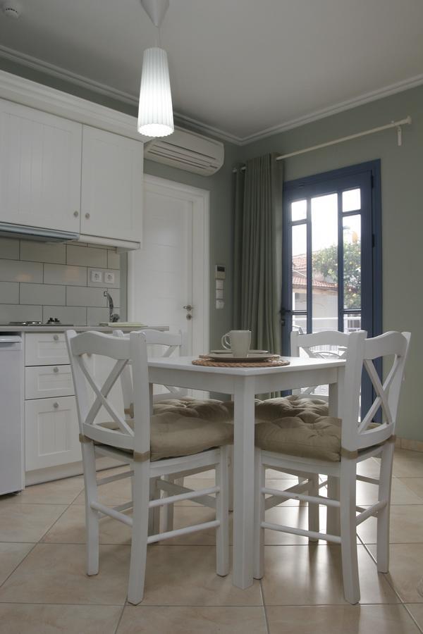 Boutique Hotel Iasmos Trizonia Bagian luar foto