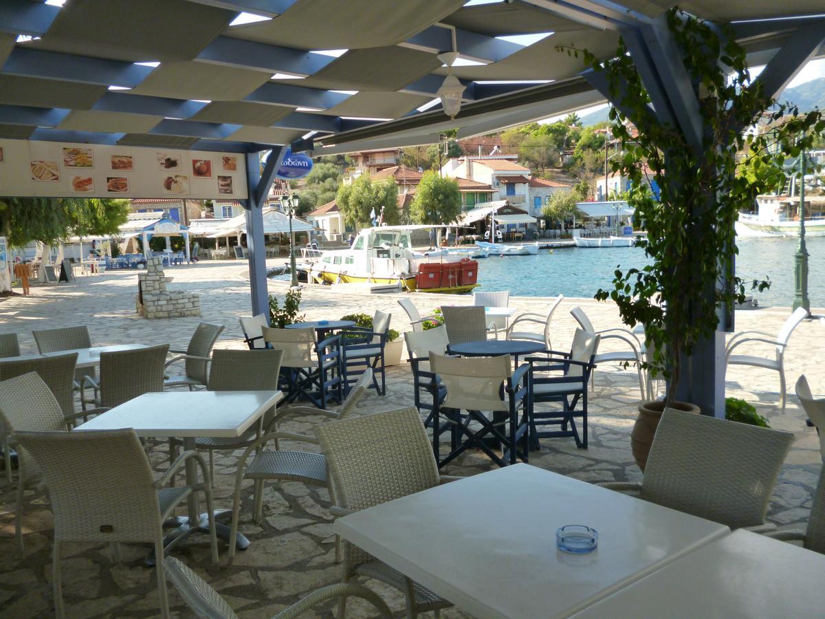 Boutique Hotel Iasmos Trizonia Bagian luar foto