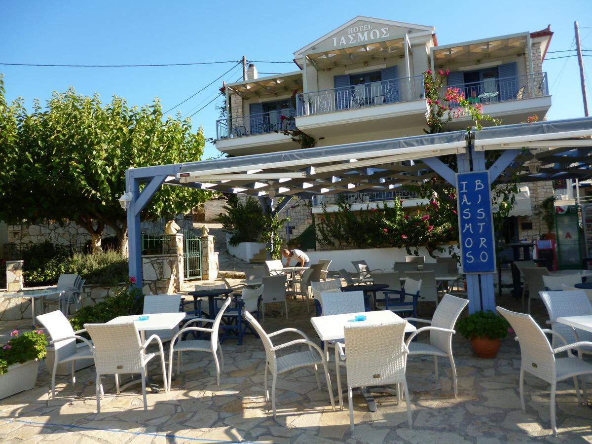 Boutique Hotel Iasmos Trizonia Bagian luar foto